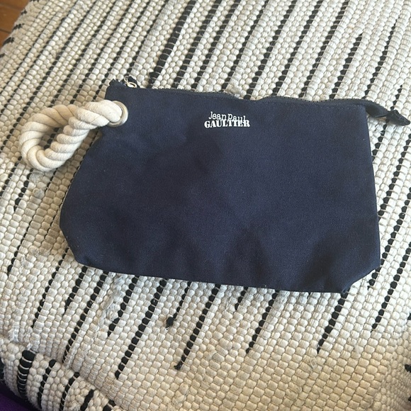 Pouch - Picture 1 of 9